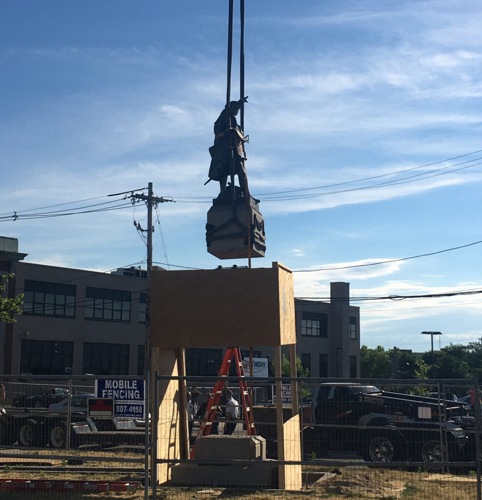 Removal of the Columbus statue from the square in 2020. Photograph by Lu Heintz.